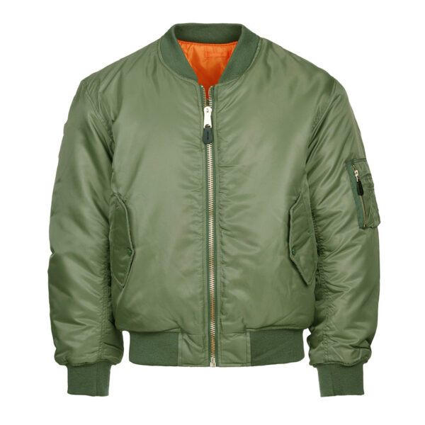 1214011 11 1214011 11 01 <strong>Materiaal:</strong> 100% hoogwaardig nylon ✔ <strong>Warme gewatteerde jas</strong> met binnenvoering ✔ <strong>Metalen ritssluiting</strong> voor extra duurzaamheid ✔ <strong>Twee steekzakken met drukknoop</strong> op de voorzijde ✔ <strong>Armzakje met metalen rits</strong> voor kleine accessoires ✔ <strong>Omkeerbare oranje binnenvoering</strong> voor extra zichtbaarheid ✔ <strong>Lage kraag</strong> voor een tijdloze look ✔ <strong>Verkrijgbaar in XXS t/m XXL</strong>, inclusief <strong>XS voor tieners vanaf 15 jaar</strong> <strong>Gewicht:</strong> 900 g <strong>Merk:</strong> Fostex Garments <strong>Perfect voor:</strong> <ul> <li>Beveiligingspersoneel & outdoor activiteiten</li> <li>Fans van militaire stijl & urban fashion</li> <li>Bescherming tegen kou en wind in alle seizoenen</li> <li>Streetwear en casual looks</li> </ul> Met zijn <strong>authentieke ontwerp</strong>, <strong>functionaliteit</strong> en <strong>tijdloze stijl</strong> is de <strong>MA-1 bomber jacket</strong> een must-have voor zowel militaire liefhebbers als modebewuste dragers! Voor de dames is het belangrijk om waarschijnlijk 1 maat kleiner te bestellen. <div><strong>Twijfel je over de maat, bestel dan één maatje groter. De jas valt wat kleiner uit.</strong></div> <div><a title="Maattabel" href="https://dedump.nl/wp-content/uploads/2025/01/Bomber-jas-dedump.nl_.pdf" target="_blank" rel="noopener noreferrer"><button><span style="color: #ef471f; font-size: medium;"><strong>Maattabel</strong></span></button></a></div>