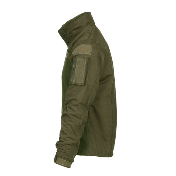 131365 11 131365 11 02 <div>Het <strong>combat fleece vest</strong> is ontworpen voor optimale veelzijdigheid en comfort tijdens outdooractiviteiten. Dit vest, gemaakt van hoogwaardig <strong>polyester</strong>, is voorzien van strategische ventilatieopties onder de oksels en verschillende opbergzakken voor al je benodigdheden. De robuuste <strong>YKK-ritsen</strong> garanderen duurzaamheid, terwijl de mogelijkheid om patches op de voor-, achter- en mouwgedeeltes te bevestigen, zorgt voor een gepersonaliseerde uitstraling. Dankzij het <strong>elastische koord met lockers</strong> aan de taille kun je de pasvorm eenvoudig aanpassen voor extra comfort tijdens het dragen.</div> <div></div> <div><a title="Maattabel" href="https://dedump.nl/wp-content/uploads/2020/04/deDump.nl-101-INC-COMBAT-FLEECE-VEST.pdf" target="_blank" rel="noopener noreferrer"><button><span style="color: #ef471f;font-size: medium"><strong>Maattabel</strong></span></button></a></div>