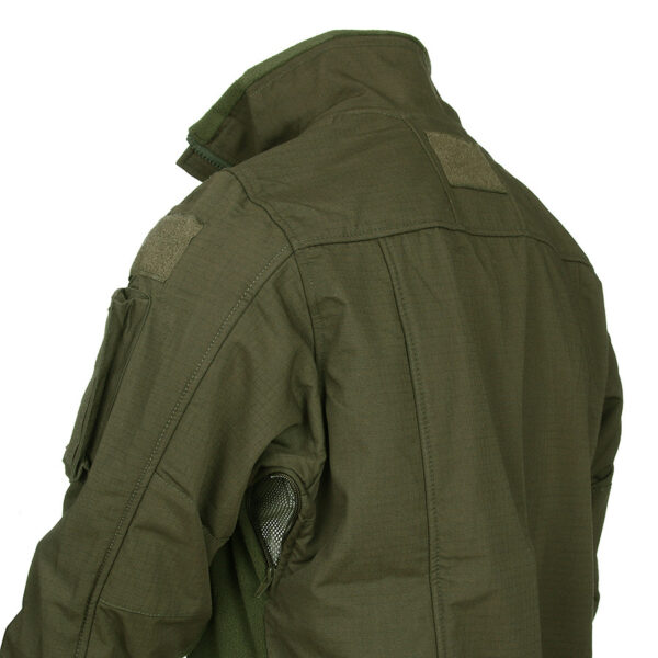 131365 11 131365 11 03 <div>Het <strong>combat fleece vest</strong> is ontworpen voor optimale veelzijdigheid en comfort tijdens outdooractiviteiten. Dit vest, gemaakt van hoogwaardig <strong>polyester</strong>, is voorzien van strategische ventilatieopties onder de oksels en verschillende opbergzakken voor al je benodigdheden. De robuuste <strong>YKK-ritsen</strong> garanderen duurzaamheid, terwijl de mogelijkheid om patches op de voor-, achter- en mouwgedeeltes te bevestigen, zorgt voor een gepersonaliseerde uitstraling. Dankzij het <strong>elastische koord met lockers</strong> aan de taille kun je de pasvorm eenvoudig aanpassen voor extra comfort tijdens het dragen.</div> <div></div> <div><a title="Maattabel" href="https://dedump.nl/wp-content/uploads/2020/04/deDump.nl-101-INC-COMBAT-FLEECE-VEST.pdf" target="_blank" rel="noopener noreferrer"><button><span style="color: #ef471f;font-size: medium"><strong>Maattabel</strong></span></button></a></div>