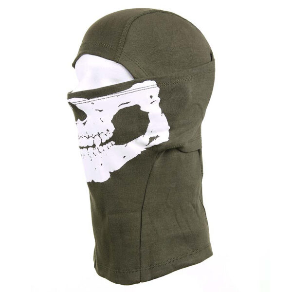 214278 11 02 De Bivak Skull is een praktische en veelzijdige bivakmuts, vervaardigd uit 100% katoen. Deze muts biedt een comfortabele pasvorm en ademend vermogen, waardoor hij geschikt is voor diverse omstandigheden. Of je nu op zoek bent naar extra bescherming tijdens outdoor-activiteiten of een stijlvolle toevoeging voor je dagelijkse outfit, deze bivakmuts biedt de oplossing. Met zijn eenvoudige ontwerp en hoogwaardige katoenen materiaal, zorgt de Bivak Skull voor zowel functionaliteit als comfort. Het gebruik van 100% katoen maakt de muts zacht voor de huid en ideaal voor langdurig dragen.