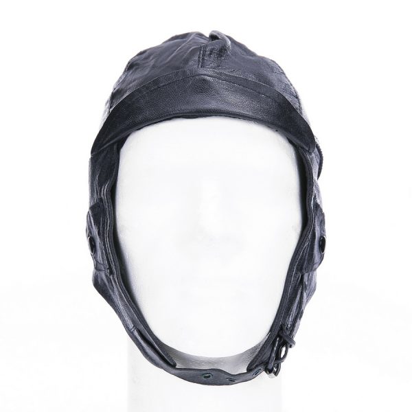 219261 Leren vliegercap2 Leren vliegercap gemaakt van 100% leer. <div class="colordesc">Zwart</div> <div class="colorimg"><a href="https://dedump.nl/wp-content/uploads/2019/07/glans-zwart.jpg"><img class="alignnone size-full wp-image-18945" src="https://dedump.nl/wp-content/uploads/2019/07/glans-zwart.jpg" alt="" width="171" height="26" /></a></div> <div></div> <div> <div class="colordesc">Bruin</div> <div class="colorimg"><a href="https://dedump.nl/wp-content/uploads/2019/07/bruin.jpg"><img class="alignnone size-full wp-image-18931" src="https://dedump.nl/wp-content/uploads/2019/07/bruin.jpg" alt="" width="171" height="26" /></a></div> </div>