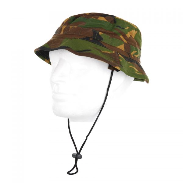 recon hat Brits Model Special Forces Bush Hat in Nederlandse camouflage, kenmerkend voor deze bush hat is dat de rand smaller is dan de reguliere Bush/Boonie Hats. Gemaakt van 100% katoen! Ripstop. Maat S = 55cm Maat M= 57cm Maat L= 59cm Maat XL = 61 cm <div class="colordesc">NL Camo</div>