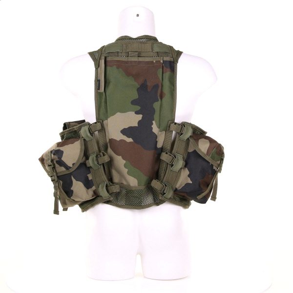 TACTICAL VEST RANGER FRENCH STYLE LQ141641 Tactical vest van 100% nylon. DIt vest is verstelbaar en beschikt over vele tasjes. <div class="colordesc">frans camo</div>