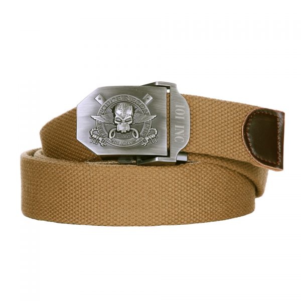 TROPENKOPPEL STYLE 6 FORCE RECON De Tropenkoppel Style 6 Force Recon is een stevige en duurzame riem, ontworpen voor comfort en functionaliteit. Gemaakt van 100% katoen/canvas, biedt deze riem zowel duurzaamheid als ademend vermogen, wat ideaal is voor gebruik in warme klimaten. De riem heeft een breedte van 35 mm, wat zorgt voor een comfortabele pasvorm en voldoende ondersteuning. De metalen schuifgesp geeft de riem niet alleen een robuuste uitstraling, maar zorgt ook voor een betrouwbare sluiting die gemakkelijk aan te passen is. Of je nu op avontuur gaat of de riem dagelijks wilt dragen, het Tropenkoppel Style 6 Force Recon is ontworpen om aan je behoeften te voldoen. <div class="colordesc">groen</div> <div class="colorimg"><a href="https://dedump.nl/wp-content/uploads/2019/07/groen.jpg"><img class="alignnone size-full wp-image-18948" src="https://dedump.nl/wp-content/uploads/2019/07/groen.jpg" alt="" width="171" height="26" /></a></div> <div></div> <div> <div class="colordesc">coyote</div> <div class="colorimg"><a href="https://dedump.nl/wp-content/uploads/2018/07/coyote_112.jpg"><img class="alignnone size-full wp-image-22519" src="https://dedump.nl/wp-content/uploads/2018/07/coyote_112.jpg" alt="" width="50" height="50" /></a></div> </div> <div></div> <div> <div class="colordesc">zwart</div> <div class="colorimg"><a href="https://dedump.nl/wp-content/uploads/2019/07/glans-zwart.jpg"><img class="alignnone size-full wp-image-18945" src="https://dedump.nl/wp-content/uploads/2019/07/glans-zwart.jpg" alt="" width="171" height="26" /></a></div> </div>