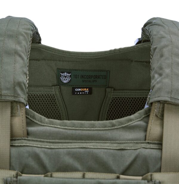 Tactical vest Ranger LQ1412218 Tactical vest Ranger/ Plate Carrier gemaakt van hoogwaardige kwaliteit. Voorzien van Molle over het gehele vest voor het monteren van pouches naar keuze. Incl. Pouches van de afbeelding. <div class="colordesc">groen</div> <div class="colorimg"><a href="https://dedump.nl/wp-content/uploads/2019/07/groen.jpg"><img class="alignnone size-full wp-image-18948" src="https://dedump.nl/wp-content/uploads/2019/07/groen.jpg" alt="" width="171" height="26" /></a></div> <div></div> <div> <div class="colordesc">coyote <a href="https://dedump.nl/wp-content/uploads/2019/07/coyote_112.jpg"><img class="alignnone size-full wp-image-22518" src="https://dedump.nl/wp-content/uploads/2019/07/coyote_112.jpg" alt="" width="50" height="50" /></a></div> </div> <div></div> <div> <div class="colordesc">zwart</div> <div class="colorimg"><a href="https://dedump.nl/wp-content/uploads/2019/07/glans-zwart.jpg"><img class="alignnone size-full wp-image-18945" src="https://dedump.nl/wp-content/uploads/2019/07/glans-zwart.jpg" alt="" width="171" height="26" /></a></div> </div>