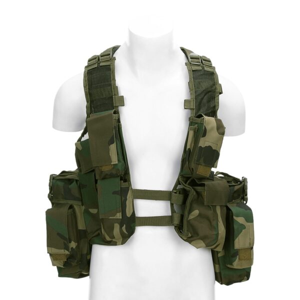 Tactical vest6 1 Ons Tactical Vest biedt ongeëvenaarde prestaties en gebruiksgemak in het veld. Vervaardigd van duurzaam 100% nylon, is dit vest ontworpen om lang mee te gaan en bestand te zijn tegen de zwaarste omstandigheden. Met verstelbare banden voor een perfecte pasvorm en talrijke zakken voor het opbergen van essentiële uitrusting, biedt dit vest alles wat je nodig hebt voor elke missie of outdooractiviteit. <div class="colordesc">Groen</div> <div class="colorimg"><a href="https://dedump.nl/wp-content/uploads/2019/07/groen.jpg"><img class="alignnone size-full wp-image-18948" src="https://dedump.nl/wp-content/uploads/2019/07/groen.jpg" alt="" width="171" height="26" /></a></div> <div></div> <div> <div class="colordesc">Zwart</div> <div class="colorimg"><a href="https://dedump.nl/wp-content/uploads/2019/07/glans-zwart.jpg"><img class="alignnone size-full wp-image-18945" src="https://dedump.nl/wp-content/uploads/2019/07/glans-zwart.jpg" alt="" width="171" height="26" /></a></div> </div> <div></div> <div> <div class="colordesc">Woodland</div> <div class="colorimg"><a href="https://dedump.nl/wp-content/uploads/2019/07/woodland.jpg"><img class="alignnone size-full wp-image-18987" src="https://dedump.nl/wp-content/uploads/2019/07/woodland.jpg" alt="" width="171" height="26" /></a></div> </div> <div></div> <div> <div class="colordesc">Digital Camo</div> <div class="colorimg"><a href="https://dedump.nl/wp-content/uploads/2019/07/digital-camo-1.jpg"><img class="alignnone size-full wp-image-18937" src="https://dedump.nl/wp-content/uploads/2019/07/digital-camo-1.jpg" alt="" width="171" height="26" /></a></div> </div>