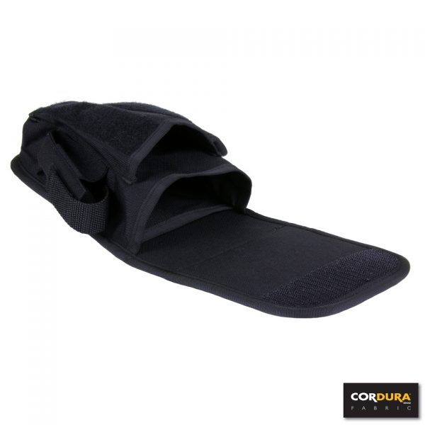 UTILITY POUCH KEY MAGAZINE CORDURA DP2203 Universele sleutel/magazijn houder van 100% Cordura. Tas is voorzien van een sleutel houder, een M4/AR-15, of 2 pistool magazijnen, mini zaklamp houder. Aan de voorkant heeft de houder een ritsvak. Grote opberg vak voor oa notitie boekjes, enz. Voorzien van een riemlus met drukknoop sluiting. Afmeting: 19,5 x 20 x 9 cm. <div class="colordesc">zwart</div> <div class="colorimg"><img src="https://www.vanosimports.nl/image/00046/m5track/13.jpg" alt="13" /></div>