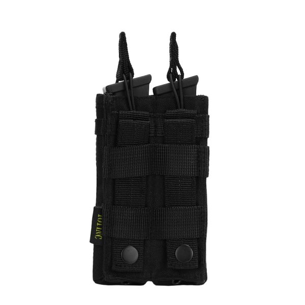359803 Molle pouch side arm 2 magazijnen C3 Onze Molle Pouch Side Arm 2 Magazijnen #C, vervaardigd uit 100% nylon, is de perfecte metgezel voor tactische situaties. Deze pouch is ontworpen om magazijnen te huisvesten voor een scala aan populaire vuurwapens, waaronder Glock 17, 19, Sig Sauer P220, P226, P228, Colt 1911, Baretta 92F (M9), Smith & Wesson M&P 9-serie, Browning Hi-Power, en Walter PPQ. Met afmetingen van 9 x 16 x 4 cm biedt deze pouch voldoende ruimte om je reserve magazijnen te dragen, zodat je snel kunt herladen wanneer dat nodig is. Het Molle-bevestigingssysteem maakt eenvoudige bevestiging aan je uitrusting mogelijk, zoals tactische vesten, rugzakken of riemen. Gebouwd om lang mee te gaan en bestand te zijn tegen de zwaarste omstandigheden, is deze Molle Pouch een onmisbaar accessoire voor iedereen die op zoek is naar betrouwbaarheid en veelzijdigheid in hun uitrusting. Molle pouch van 100% nylon. Pouch is geschikt voor de magazijnen van: <ul> <li>Glock 17, 19</li> <li>Sig Sauer P220, P226, P228</li> <li>Colt 1911</li> <li>Baretta 92F (M9)</li> <li>Smith & Wesson M&P 9 serie</li> <li>Browning Hi-Power</li> <li>Walter PPQ</li> </ul> <strong>Afmeting: </strong>9 x 16 x 4 cm <div class="colordesc">icc au</div> <div class="colorimg"><a href="https://dedump.nl/wp-content/uploads/2019/07/icc-au.jpg"><img class="alignnone size-full wp-image-18949" src="https://dedump.nl/wp-content/uploads/2019/07/icc-au.jpg" alt="" width="171" height="26" /></a></div> <div></div> <div> <div class="colordesc">icc fg</div> <div class="colorimg"><a href="https://dedump.nl/wp-content/uploads/2019/07/icc-fg.jpg"><img class="alignnone size-full wp-image-18950" src="https://dedump.nl/wp-content/uploads/2019/07/icc-fg.jpg" alt="" width="171" height="26" /></a></div> </div> <div></div> <div> <div class="colordesc">groen</div> <div class="colorimg"><a href="https://dedump.nl/wp-content/uploads/2019/07/groen.jpg"><img class="alignnone size-full wp-image-18948" src="https://dedump.nl/wp-content/uploads/2019/07/groen.jpg" alt="" width="171" height="26" /></a></div> </div> <div></div> <div> <div class="colordesc">zwart</div> <div class="colorimg"><a href="https://dedump.nl/wp-content/uploads/2019/07/glans-zwart.jpg"><img class="alignnone size-full wp-image-18945" src="https://dedump.nl/wp-content/uploads/2019/07/glans-zwart.jpg" alt="" width="171" height="26" /></a></div> </div> <div></div> <div> <div class="colordesc">khaki</div> <div class="colorimg"><a href="https://dedump.nl/wp-content/uploads/2019/07/khaki.jpg"><img class="alignnone size-full wp-image-18955" src="https://dedump.nl/wp-content/uploads/2019/07/khaki.jpg" alt="" width="171" height="26" /></a></div> </div> <div></div> <div> <div class="colordesc">woodland</div> <div class="colorimg"><a href="https://dedump.nl/wp-content/uploads/2019/07/woodland.jpg"><img class="alignnone size-full wp-image-18987" src="https://dedump.nl/wp-content/uploads/2019/07/woodland.jpg" alt="" width="171" height="26" /></a></div> </div> <div></div> <div> <div class="colordesc">digital camo</div> <div class="colorimg"><a href="https://dedump.nl/wp-content/uploads/2019/07/digital-camo-1.jpg"><img class="alignnone size-full wp-image-18937" src="https://dedump.nl/wp-content/uploads/2019/07/digital-camo-1.jpg" alt="" width="171" height="26" /></a></div> </div> <div></div> <div> <div class="colordesc">acu</div> <div class="colorimg"><a href="https://dedump.nl/wp-content/uploads/2019/07/acu-1.jpg"><img class="alignnone size-full wp-image-18921" src="https://dedump.nl/wp-content/uploads/2019/07/acu-1.jpg" alt="" width="171" height="26" /></a></div> </div>
