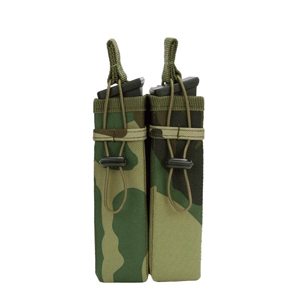 359803 Molle pouch side arm 2 magazijnen C6 Onze Molle Pouch Side Arm 2 Magazijnen #C, vervaardigd uit 100% nylon, is de perfecte metgezel voor tactische situaties. Deze pouch is ontworpen om magazijnen te huisvesten voor een scala aan populaire vuurwapens, waaronder Glock 17, 19, Sig Sauer P220, P226, P228, Colt 1911, Baretta 92F (M9), Smith & Wesson M&P 9-serie, Browning Hi-Power, en Walter PPQ. Met afmetingen van 9 x 16 x 4 cm biedt deze pouch voldoende ruimte om je reserve magazijnen te dragen, zodat je snel kunt herladen wanneer dat nodig is. Het Molle-bevestigingssysteem maakt eenvoudige bevestiging aan je uitrusting mogelijk, zoals tactische vesten, rugzakken of riemen. Gebouwd om lang mee te gaan en bestand te zijn tegen de zwaarste omstandigheden, is deze Molle Pouch een onmisbaar accessoire voor iedereen die op zoek is naar betrouwbaarheid en veelzijdigheid in hun uitrusting. Molle pouch van 100% nylon. Pouch is geschikt voor de magazijnen van: <ul> <li>Glock 17, 19</li> <li>Sig Sauer P220, P226, P228</li> <li>Colt 1911</li> <li>Baretta 92F (M9)</li> <li>Smith & Wesson M&P 9 serie</li> <li>Browning Hi-Power</li> <li>Walter PPQ</li> </ul> <strong>Afmeting: </strong>9 x 16 x 4 cm <div class="colordesc">icc au</div> <div class="colorimg"><a href="https://dedump.nl/wp-content/uploads/2019/07/icc-au.jpg"><img class="alignnone size-full wp-image-18949" src="https://dedump.nl/wp-content/uploads/2019/07/icc-au.jpg" alt="" width="171" height="26" /></a></div> <div></div> <div> <div class="colordesc">icc fg</div> <div class="colorimg"><a href="https://dedump.nl/wp-content/uploads/2019/07/icc-fg.jpg"><img class="alignnone size-full wp-image-18950" src="https://dedump.nl/wp-content/uploads/2019/07/icc-fg.jpg" alt="" width="171" height="26" /></a></div> </div> <div></div> <div> <div class="colordesc">groen</div> <div class="colorimg"><a href="https://dedump.nl/wp-content/uploads/2019/07/groen.jpg"><img class="alignnone size-full wp-image-18948" src="https://dedump.nl/wp-content/uploads/2019/07/groen.jpg" alt="" width="171" height="26" /></a></div> </div> <div></div> <div> <div class="colordesc">zwart</div> <div class="colorimg"><a href="https://dedump.nl/wp-content/uploads/2019/07/glans-zwart.jpg"><img class="alignnone size-full wp-image-18945" src="https://dedump.nl/wp-content/uploads/2019/07/glans-zwart.jpg" alt="" width="171" height="26" /></a></div> </div> <div></div> <div> <div class="colordesc">khaki</div> <div class="colorimg"><a href="https://dedump.nl/wp-content/uploads/2019/07/khaki.jpg"><img class="alignnone size-full wp-image-18955" src="https://dedump.nl/wp-content/uploads/2019/07/khaki.jpg" alt="" width="171" height="26" /></a></div> </div> <div></div> <div> <div class="colordesc">woodland</div> <div class="colorimg"><a href="https://dedump.nl/wp-content/uploads/2019/07/woodland.jpg"><img class="alignnone size-full wp-image-18987" src="https://dedump.nl/wp-content/uploads/2019/07/woodland.jpg" alt="" width="171" height="26" /></a></div> </div> <div></div> <div> <div class="colordesc">digital camo</div> <div class="colorimg"><a href="https://dedump.nl/wp-content/uploads/2019/07/digital-camo-1.jpg"><img class="alignnone size-full wp-image-18937" src="https://dedump.nl/wp-content/uploads/2019/07/digital-camo-1.jpg" alt="" width="171" height="26" /></a></div> </div> <div></div> <div> <div class="colordesc">acu</div> <div class="colorimg"><a href="https://dedump.nl/wp-content/uploads/2019/07/acu-1.jpg"><img class="alignnone size-full wp-image-18921" src="https://dedump.nl/wp-content/uploads/2019/07/acu-1.jpg" alt="" width="171" height="26" /></a></div> </div>