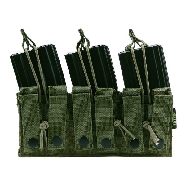 359858 Triple stacker M4 mag pouch3 De Triple stacker M4 mag pouch. Deze mooie en kwalitatieve goedgevormde pouch biedt plaats aan zes M4 / M16 magazijnen. De pouch is voorzien van MOLLE bevestiging voor de enige juiste connectie met uw vest of andere MOLLE-gear. <strong>Afmeting: </strong>9 x 24 x 5 cm <div class="colordesc">icc fg</div> <div class="colorimg"><a href="https://dedump.nl/wp-content/uploads/2019/07/icc-fg.jpg"><img class="alignnone size-full wp-image-18950" src="https://dedump.nl/wp-content/uploads/2019/07/icc-fg.jpg" alt="" width="171" height="26" /></a></div> <div></div> <div> <div class="colordesc">groen</div> <div class="colorimg"><a href="https://dedump.nl/wp-content/uploads/2019/07/groen.jpg"><img class="alignnone size-full wp-image-18948" src="https://dedump.nl/wp-content/uploads/2019/07/groen.jpg" alt="" width="171" height="26" /></a></div> </div> <div></div> <div> <div class="colordesc">zwart</div> <div class="colorimg"><a href="https://dedump.nl/wp-content/uploads/2019/07/glans-zwart.jpg"><img class="alignnone size-full wp-image-18945" src="https://dedump.nl/wp-content/uploads/2019/07/glans-zwart.jpg" alt="" width="171" height="26" /></a></div> </div>