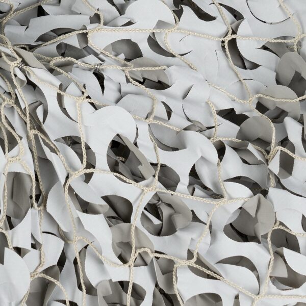 Camonet 6 X 3 M10 Onze camonet van 6 x 3 meter is een camouflagenet van hoge kwaliteit, ontworpen voor maximale prestaties en duurzaamheid. Met een achterkant voorzien van touw en knopen voor eenvoudige bevestiging, is deze camonet perfect geschikt voor buitenactiviteiten. Het waterdichte materiaal is rot- en schimmelwerend, terwijl de verhoogde UV-behandeling zorgt voor een langere levensduur, zelfs in vochtige omstandigheden.