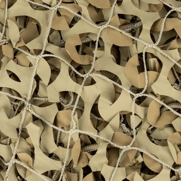 Camonet 6 X 3 M4 Onze camonet van 6 x 3 meter is een camouflagenet van hoge kwaliteit, ontworpen voor maximale prestaties en duurzaamheid. Met een achterkant voorzien van touw en knopen voor eenvoudige bevestiging, is deze camonet perfect geschikt voor buitenactiviteiten. Het waterdichte materiaal is rot- en schimmelwerend, terwijl de verhoogde UV-behandeling zorgt voor een langere levensduur, zelfs in vochtige omstandigheden.