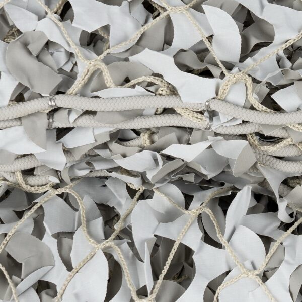 Camonet 6 X 3 M8 Onze camonet van 6 x 3 meter is een camouflagenet van hoge kwaliteit, ontworpen voor maximale prestaties en duurzaamheid. Met een achterkant voorzien van touw en knopen voor eenvoudige bevestiging, is deze camonet perfect geschikt voor buitenactiviteiten. Het waterdichte materiaal is rot- en schimmelwerend, terwijl de verhoogde UV-behandeling zorgt voor een langere levensduur, zelfs in vochtige omstandigheden.