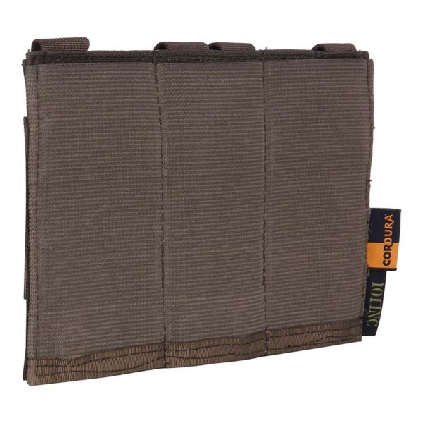 Elastic band M4 pouch 3 LQ1528212 Elastic band M4 pouch gemaakt van polyster en elastan. <strong>Afmeting: </strong>23 x 13 x 0.5 cm Let op! De kleur ICC FG is aan de voorzijde effen groen en aan de achterzijde (molle) in de camo kleur. <div class="colordesc">icc fg</div> <div class="colorimg"><a href="https://dedump.nl/wp-content/uploads/2019/07/icc-fg.jpg"><img class="alignnone size-full wp-image-18950" src="https://dedump.nl/wp-content/uploads/2019/07/icc-fg.jpg" alt="" width="171" height="26" /></a></div> <div></div> <div> <div class="colordesc">groen</div> <div class="colorimg"><a href="https://dedump.nl/wp-content/uploads/2019/07/groen.jpg"><img class="alignnone size-full wp-image-18948" src="https://dedump.nl/wp-content/uploads/2019/07/groen.jpg" alt="" width="171" height="26" /></a></div> </div> <div></div> <div> <div class="colordesc">coyote</div> <div class="colorimg"><a href="https://dedump.nl/wp-content/uploads/2018/07/coyote_112-e1567862860556.jpg"><img class="alignnone size-full wp-image-22519" src="https://dedump.nl/wp-content/uploads/2018/07/coyote_112-e1567862860556.jpg" alt="" width="50" height="50" /></a></div> </div> <div></div> <div> <div class="colordesc">zwart</div> <div class="colorimg"><a href="https://dedump.nl/wp-content/uploads/2019/07/glans-zwart.jpg"><img class="alignnone size-full wp-image-18945" src="https://dedump.nl/wp-content/uploads/2019/07/glans-zwart.jpg" alt="" width="171" height="26" /></a></div> </div>