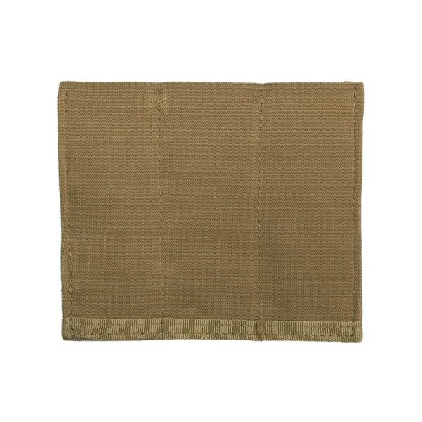 Triple elastic magazine pistol pouch5 Elastische magazijnpouch voor 3 pistool magazijnen. Gemaakt van 100% nylon. <strong>Pouch is geschikt voor de magazijnen van:</strong> <ul> <li>Glock 17, 19</li> <li>Sig Sauer P220, P226, P228</li> <li>Colt 1911</li> <li>Baretta 92F (M9)</li> <li>Smith & Wesson M&P 9 serie</li> <li>Browning Hi-Power</li> <li>Walter PPQ</li> </ul> <strong>Afmeting:</strong> 15 x 13 x 0.5 cm Let op! De kleur ICC FG is aan de voorzijde effen groen en aan de achterzijde (molle) in de camo kleur. <div class="colordesc">icc fg</div> <div class="colorimg"><a href="https://dedump.nl/wp-content/uploads/2019/07/icc-fg.jpg"><img class="alignnone size-full wp-image-18950" src="https://dedump.nl/wp-content/uploads/2019/07/icc-fg.jpg" alt="" width="171" height="26" /></a></div> <div></div> <div> <div class="colordesc">groen</div> <div class="colorimg"><a href="https://dedump.nl/wp-content/uploads/2019/07/groen.jpg"><img class="alignnone size-full wp-image-18948" src="https://dedump.nl/wp-content/uploads/2019/07/groen.jpg" alt="" width="171" height="26" /></a></div> </div> <div></div> <div> <div class="colordesc">coyote</div> <div class="colorimg"><a href="https://dedump.nl/wp-content/uploads/2018/07/coyote_112-e1567862860556.jpg"><img class="alignnone size-full wp-image-22519" src="https://dedump.nl/wp-content/uploads/2018/07/coyote_112-e1567862860556.jpg" alt="" width="50" height="50" /></a></div> </div> <div></div> <div> <div class="colordesc">zwart</div> <div class="colorimg"><a href="https://dedump.nl/wp-content/uploads/2019/07/glans-zwart.jpg"><img class="alignnone size-full wp-image-18945" src="https://dedump.nl/wp-content/uploads/2019/07/glans-zwart.jpg" alt="" width="171" height="26" /></a></div> </div>