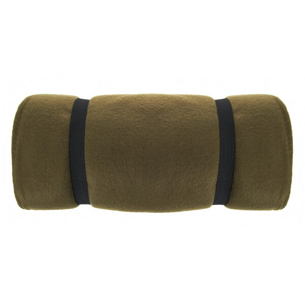 313226 11 04 De Slaapzak Fleece is een veelzijdige en comfortabele optie voor elke outdoorliefhebber. Gemaakt van 100% fleece, biedt deze slaapzak een zachte en warme slaapervaring, perfect voor zowel binnen- als buitengebruik. Dankzij de lichte en compacte constructie is hij gemakkelijk mee te nemen op kampeertrips of andere avonturen. Wat deze slaapzak extra handig maakt, is zijn multifunctionaliteit. Je kunt hem niet alleen als slaapzak gebruiken, maar ook als een warme deken of als extra voering binnen een andere slaapzak bij extreem koude omstandigheden. Met een royale afmeting van 190 x 75 cm biedt de slaapzak voldoende ruimte voor een comfortabele nachtrust.