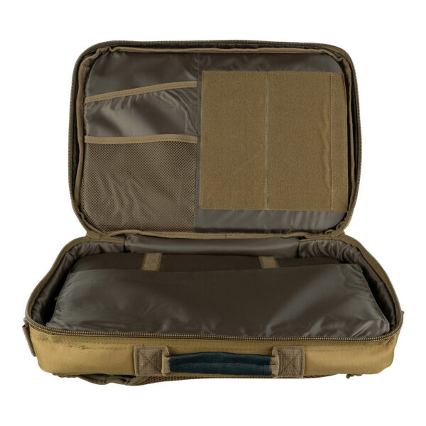 1Computer tas7 <strong>Computer tas en rugzak in één - veelzijdigheid en gemak</strong> Ben je op zoek naar een praktische en stijlvolle <strong>computertas</strong> die meer biedt dan alleen het vervoeren van je laptop? Deze tas, ontworpen door <strong>101 INC</strong>, combineert de functionaliteit van een klassieke laptoptas met het comfort van een rugzak. Ideaal voor dagelijks gebruik, of je nu onderweg bent naar werk, school, of op reis. Het slanke design is niet alleen stijlvol, maar biedt ook een uitstekende bescherming voor je waardevolle spullen, zoals je laptop, tablet en accessoires. Dankzij de slimme indeling en stevige materialen is deze <strong>laptoprugzak</strong> een betrouwbare keuze voor wie georganiseerd en efficiënt wil zijn. Bovendien zorgt de gewatteerde achterzijde ervoor dat je de tas comfortabel draagt, zelfs tijdens lange dagen. <div> <div class="colordesc">coyote</div> <div class="colorimg"><a href="https://dedump.nl/wp-content/uploads/2018/07/coyote_112-e1567862860556.jpg"><img class="alignnone size-full wp-image-22519" src="https://dedump.nl/wp-content/uploads/2018/07/coyote_112-e1567862860556.jpg" alt="" width="50" height="50" /></a></div> </div> <div></div> <div> <div class="colordesc">wolf brown</div> <div class="colorimg"><a href="https://dedump.nl/wp-content/uploads/2019/07/bruin.jpg"><img class="alignnone size-full wp-image-18931" src="https://dedump.nl/wp-content/uploads/2019/07/bruin.jpg" alt="" width="171" height="26" /></a></div> </div> <div></div> <div> <div class="colordesc">digital camo</div> <div class="colorimg"><a href="https://dedump.nl/wp-content/uploads/2019/07/digital-camo-1.jpg"><img class="alignnone size-full wp-image-18937" src="https://dedump.nl/wp-content/uploads/2019/07/digital-camo-1.jpg" alt="" width="171" height="26" /></a></div> </div> <div></div> <div> <div class="colordesc">acu</div> <div class="colorimg"><a href="https://dedump.nl/wp-content/uploads/2019/07/acu-1.jpg"><img class="alignnone size-full wp-image-18921" src="https://dedump.nl/wp-content/uploads/2019/07/acu-1.jpg" alt="" width="171" height="26" /></a></div> </div>