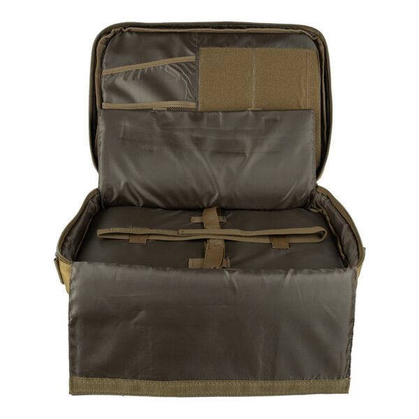 1Computer tas8 <strong>Computer tas en rugzak in één - veelzijdigheid en gemak</strong> Ben je op zoek naar een praktische en stijlvolle <strong>computertas</strong> die meer biedt dan alleen het vervoeren van je laptop? Deze tas, ontworpen door <strong>101 INC</strong>, combineert de functionaliteit van een klassieke laptoptas met het comfort van een rugzak. Ideaal voor dagelijks gebruik, of je nu onderweg bent naar werk, school, of op reis. Het slanke design is niet alleen stijlvol, maar biedt ook een uitstekende bescherming voor je waardevolle spullen, zoals je laptop, tablet en accessoires. Dankzij de slimme indeling en stevige materialen is deze <strong>laptoprugzak</strong> een betrouwbare keuze voor wie georganiseerd en efficiënt wil zijn. Bovendien zorgt de gewatteerde achterzijde ervoor dat je de tas comfortabel draagt, zelfs tijdens lange dagen. <div> <div class="colordesc">coyote</div> <div class="colorimg"><a href="https://dedump.nl/wp-content/uploads/2018/07/coyote_112-e1567862860556.jpg"><img class="alignnone size-full wp-image-22519" src="https://dedump.nl/wp-content/uploads/2018/07/coyote_112-e1567862860556.jpg" alt="" width="50" height="50" /></a></div> </div> <div></div> <div> <div class="colordesc">wolf brown</div> <div class="colorimg"><a href="https://dedump.nl/wp-content/uploads/2019/07/bruin.jpg"><img class="alignnone size-full wp-image-18931" src="https://dedump.nl/wp-content/uploads/2019/07/bruin.jpg" alt="" width="171" height="26" /></a></div> </div> <div></div> <div> <div class="colordesc">digital camo</div> <div class="colorimg"><a href="https://dedump.nl/wp-content/uploads/2019/07/digital-camo-1.jpg"><img class="alignnone size-full wp-image-18937" src="https://dedump.nl/wp-content/uploads/2019/07/digital-camo-1.jpg" alt="" width="171" height="26" /></a></div> </div> <div></div> <div> <div class="colordesc">acu</div> <div class="colorimg"><a href="https://dedump.nl/wp-content/uploads/2019/07/acu-1.jpg"><img class="alignnone size-full wp-image-18921" src="https://dedump.nl/wp-content/uploads/2019/07/acu-1.jpg" alt="" width="171" height="26" /></a></div> </div>