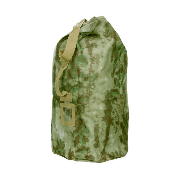 353607 105 05 Met de <strong>Plunjezak 6R</strong> heb je een stevige en ruime oplossing voor het opbergen en vervoeren van je spullen. Gemaakt van <strong>100% robuust polyester</strong> is deze plunjebaal ideaal voor intensief gebruik, of je nu op reis gaat, sportbenodigdheden wilt vervoeren, of een betrouwbare tas nodig hebt voor werk of kamperen. Dankzij het handvat en de verstelbare schouderband kun je deze plunjezak comfortabel en eenvoudig dragen, zelfs als hij vol zit. De praktische <strong>6-rings sluiting</strong> aan de bovenzijde zorgt voor extra beveiliging en een gemakkelijke toegang tot de inhoud. Met een capaciteit van maar liefst <strong>110 liter</strong> en een handig zijvakje met knoopsluiting biedt deze plunjezak voldoende ruimte voor al je benodigdheden, terwijl het compacte ontwerp hem makkelijk hanteerbaar houdt.