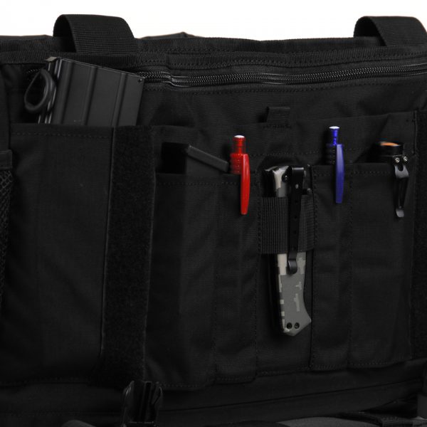 MESSENGER BAG 195551 <big>De TF-2215 Messenger Bag is een multifunctionele schoudertas welke volledig naar eigen smaak kan worden ingericht. Gemaakt van duurzaam Cordura 500D materiaal. Een degelijke tas welke is voorzien van een verwijderbare laptophoes voor laptops tot 15 inch. De Messenger bag is ideaal voor dagelijks gebruik, tijdens het reizen of voor outdoor activiteiten.</big> <strong>Materiaal: </strong>100% Cordura Nylon 500 DEN. <strong>Afmeting:</strong> 53 x 24 x 14 cm <strong>Volume: </strong>18 liter <strong>Specificaties:</strong> <ul> <li><big>Sterk handvat</big></li> <li><big>Verwijderbare laptop hoes voor laptops tot 15 Inch.</big></li> <li><big>1 verborgen opbergvak aan de achterzijde met Velcro voering</big></li> <li><big>2 ondersteuningsbanden om op een trolley te bevestigen</big></li> <li><big>2 ritsvakken op de klep van de tas om kleine spullen in op te bergen</big></li> <li><big>Klep kan gesloten worden met Velcro en klik-sluiting</big></li> <li><big>Ruimte aan zijkanten van de tas voor drinkflessen</big></li> <li><big>Verstelbare en gepolsterde draagriem</big></li> <li><big>1 ritsvak voor documenten</big></li> <li><big>1 opbergvak voor kleine spullen</big></li> <li><big>Lus voor het bevestigen van kleine zaklamp/mes/multi tool</big></li> <li><big>Diverse opbergvakken en mesh vakken</big></li> <li><big>YKK-ritsen en ITW-gespen</big></li> </ul> <img class="" src="https://www.mupload.nl/img/lwkaai.png" alt="" width="100" height="53" /><img src="https://static.wixstatic.com/media/01c654_09e0c314f80d42249d1a491f181a41f7~mv2.png/v1/fill/w_138,h_54,al_c,q_80,usm_0.66_1.00_0.01/Cordura.webp" alt="Cordura" /> <big> </big><img class="" src="https://logos-download.com/wp-content/uploads/2016/11/YKK_logo_logotype.png" alt="" width="100" height="29" /> <div class="colordesc">groen</div> <div class="colorimg"><a href="https://dedump.nl/wp-content/uploads/2019/07/groen.jpg"><img class="alignnone size-full wp-image-18948" src="https://dedump.nl/wp-content/uploads/2019/07/groen.jpg" alt="" width="171" height="26" /></a></div> <div></div> <div> <div class="colordesc">coyote</div> <div class="colorimg"><a href="https://dedump.nl/wp-content/uploads/2018/07/coyote_112-e1567862860556.jpg"><img class="alignnone size-full wp-image-22519" src="https://dedump.nl/wp-content/uploads/2018/07/coyote_112-e1567862860556.jpg" alt="" width="50" height="50" /></a></div> </div>