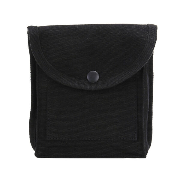 Patroon tas middel 1 Patroontas middel van 100% katoen. <strong>Afmeting:</strong> 15 x 17 cm <div class="colordesc">groen</div> <div class="colorimg"><a href="https://dedump.nl/wp-content/uploads/2019/07/groen.jpg"><img class="alignnone size-full wp-image-18948" src="https://dedump.nl/wp-content/uploads/2019/07/groen.jpg" alt="" width="171" height="26" /></a></div> <div></div> <div> <div class="colordesc">zwart</div> <div class="colorimg"><a href="https://dedump.nl/wp-content/uploads/2019/07/glans-zwart.jpg"><img class="alignnone size-full wp-image-18945" src="https://dedump.nl/wp-content/uploads/2019/07/glans-zwart.jpg" alt="" width="171" height="26" /></a></div> </div> <div></div> <div> <div class="colordesc">woodland</div> <div class="colorimg"><a href="https://dedump.nl/wp-content/uploads/2019/07/woodland.jpg"><img class="alignnone size-full wp-image-18987" src="https://dedump.nl/wp-content/uploads/2019/07/woodland.jpg" alt="" width="171" height="26" /></a></div> </div> <div> <div class="colorimg"></div> </div>