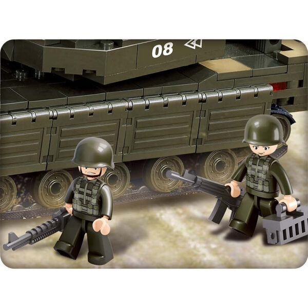 Sluban Tank M38 B6500 161787 <strong>Sluban Tank M38-B6500 - Bouw je eigen gevechtstank!</strong> Dompel jezelf onder in de wereld van militaire strategie en bouw je eigen <strong>tank</strong> met de indrukwekkende <strong>Sluban M38-B6500</strong> bouwset. Deze realistische gevechtstank biedt urenlang bouwplezier en voegt een stoer en uniek element toe aan je verzameling. Ontworpen voor echte liefhebbers van legerbouwsets, is dit een must-have voor kinderen en volwassenen die van uitdagende bouwprojecten houden. Wat Sluban onderscheidt, is de compatibiliteit met andere grote bouwsteenmerken zoals LEGO®. Hierdoor kun je jouw bestaande sets moeiteloos uitbreiden met de unieke militaire ontwerpen van Sluban. Met een gewicht van 611 gram is deze bouwset stevig en duurzaam, geschikt voor talloze avonturen op het slagveld.