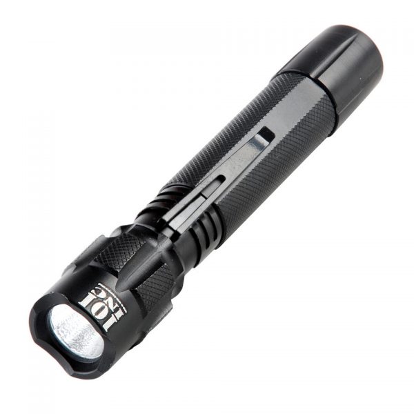 TACTICAL LIGHT TL081 2AA Lengte: 15 cm Exclusief batterij ( 2 X AA ) Met clip en Strobe functie Lumens: 150. <div class="colordesc">Zwart</div>