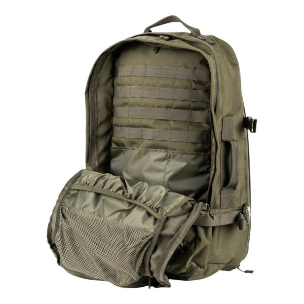 TF 2215 Rugzak Travelmate Gen.211 De <strong>TF-2215 TravelMate Rugzak Gen.2</strong> is dé veelzijdige rugzak voor avonturiers, reizigers en outdoorliefhebbers. Met een ruime inhoud van <strong>45 liter</strong> en een <strong>ergonomisch design</strong> biedt deze rugzak ultiem draagcomfort en optimale organisatie voor al je uitrusting. Of je nu op een <strong>backpacktrip</strong>, een <strong>lange hike</strong>, of een <strong>stedentrip</strong> gaat, deze rugzak is ontworpen om aan al je eisen te voldoen. Dankzij de <strong>tactische en praktische indeling</strong> is deze rugzak geschikt voor zowel <strong>dagelijks gebruik als extreme omstandigheden</strong>. Hij voldoet bovendien aan de handbagage-eisen van veel luchtvaartmaatschappijen, wat hem perfect maakt voor vliegreizen. De <strong>weg te ritsen schouderbanden</strong> zorgen ervoor dat je hem snel kunt omvormen tot een handtas of compacte reistas. De <strong>Gen.2-versie</strong> van de TravelMate rugzak is verder verbeterd met <strong>extra padding in de draagstraps</strong> en een <strong>versterkt rugpand</strong>, wat zorgt voor meer stabiliteit en draagcomfort, zelfs bij langdurig gebruik en zware bepakking.