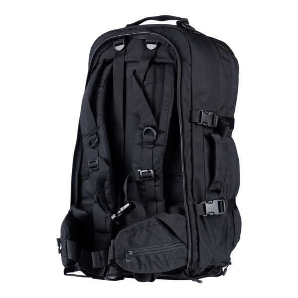 TF 2215 Rugzak Travelmate Gen.217 De <strong>TF-2215 TravelMate Rugzak Gen.2</strong> is dé veelzijdige rugzak voor avonturiers, reizigers en outdoorliefhebbers. Met een ruime inhoud van <strong>45 liter</strong> en een <strong>ergonomisch design</strong> biedt deze rugzak ultiem draagcomfort en optimale organisatie voor al je uitrusting. Of je nu op een <strong>backpacktrip</strong>, een <strong>lange hike</strong>, of een <strong>stedentrip</strong> gaat, deze rugzak is ontworpen om aan al je eisen te voldoen. Dankzij de <strong>tactische en praktische indeling</strong> is deze rugzak geschikt voor zowel <strong>dagelijks gebruik als extreme omstandigheden</strong>. Hij voldoet bovendien aan de handbagage-eisen van veel luchtvaartmaatschappijen, wat hem perfect maakt voor vliegreizen. De <strong>weg te ritsen schouderbanden</strong> zorgen ervoor dat je hem snel kunt omvormen tot een handtas of compacte reistas. De <strong>Gen.2-versie</strong> van de TravelMate rugzak is verder verbeterd met <strong>extra padding in de draagstraps</strong> en een <strong>versterkt rugpand</strong>, wat zorgt voor meer stabiliteit en draagcomfort, zelfs bij langdurig gebruik en zware bepakking.
