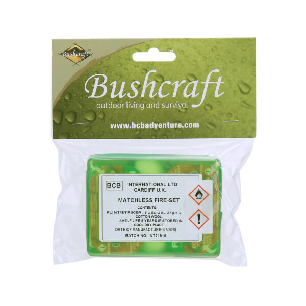 429748 BCB Vuurstarter matchless fire set CN3352 De <strong>BCB Vuurstarter Matchless Fire Set</strong> is een complete en betrouwbare oplossing voor het maken van vuur in elke situatie, van avontuur tot noodsituaties. Deze set bevat alles wat je nodig hebt om een vuur te maken, zelfs in de meest uitdagende omstandigheden. De set is compact, lichtgewicht en ontworpen om lang mee te gaan, wat het een uitstekende keuze maakt voor zowel bushcraft-enthousiastelingen als voor noodgevallen. Dankzij de verzegelde componenten ben je verzekerd van betrouwbare prestaties, zelfs bij regen of vochtige omgevingen. De <strong>Matchless Fire Set</strong> is ontworpen met de focus op duurzaamheid en effectiviteit. De hexamineblokken zijn uiterst effectief in het produceren van langdurige vlammen, en de gecomprimeerde watten en tampons fungeren als uitstekende tondel. Het is veel duurzamer dan een doos lucifers, die gemakkelijk kan nat worden of breken. Bovendien bevat de set een vuursteen, die jaren lang mee kan gaan en altijd betrouwbare prestaties biedt. Deze combinatie maakt de set ideaal voor iedereen die zich voorbereidt op avonturen in de natuur of die een praktisch hulpmiddel wil voor een noodpakket.