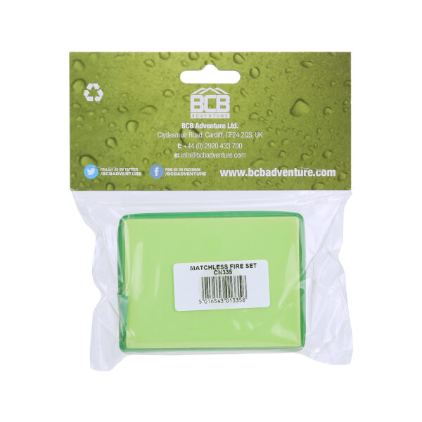 429748 BCB Vuurstarter matchless fire set CN3353 De <strong>BCB Vuurstarter Matchless Fire Set</strong> is een complete en betrouwbare oplossing voor het maken van vuur in elke situatie, van avontuur tot noodsituaties. Deze set bevat alles wat je nodig hebt om een vuur te maken, zelfs in de meest uitdagende omstandigheden. De set is compact, lichtgewicht en ontworpen om lang mee te gaan, wat het een uitstekende keuze maakt voor zowel bushcraft-enthousiastelingen als voor noodgevallen. Dankzij de verzegelde componenten ben je verzekerd van betrouwbare prestaties, zelfs bij regen of vochtige omgevingen. De <strong>Matchless Fire Set</strong> is ontworpen met de focus op duurzaamheid en effectiviteit. De hexamineblokken zijn uiterst effectief in het produceren van langdurige vlammen, en de gecomprimeerde watten en tampons fungeren als uitstekende tondel. Het is veel duurzamer dan een doos lucifers, die gemakkelijk kan nat worden of breken. Bovendien bevat de set een vuursteen, die jaren lang mee kan gaan en altijd betrouwbare prestaties biedt. Deze combinatie maakt de set ideaal voor iedereen die zich voorbereidt op avonturen in de natuur of die een praktisch hulpmiddel wil voor een noodpakket.