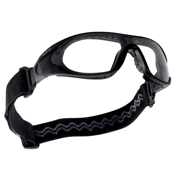 Bolle raider kit bril platinum 114 Verwisselbare lens uit één stuk beschikbaar in helder, zonnelens en gele lens, de Raider bril past zich aan volgens uw noden, geeft een maximale bescherming. Met het systeem van verwisselbare hoofdband en brilveren en de foam, kan je kiezen wat het best geschikt is voor u, <strong>Ballistic Resistance STANAG 2920</strong> Heldere PC lens : V50 193 m/s (695 km/h) Geel PC lens : V50 198 m/s (713 km/h) Grijs PC lens : V50 185m/s (666 km/h) <strong>Eigenschappen:</strong> * Ultra hoge ballistische lens * Foam comfort * Goede afscherming * Een maximum aanpassing: brilveren of elastiek * Anti-kras, anti-condens coating * Geïntegreerde bovenbescherming * Anti-slip neusbrug * Veren versie * Inclusief RX-adapter voor het op sterkte dragen, ideaal voor brildragers <div class="colordesc">zwart</div>