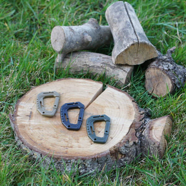 259138 Tactical karabijnhaak56 <strong>Gemaakt van 100% kunststof</strong>: stevig, lichtgewicht en duurzaam ✔ <strong>Makkelijk te bevestigen aan Molle-systemen</strong>: veelzijdig en praktisch in gebruik ✔ <strong>Lichtgewicht ontwerp</strong>: weegt slechts <strong>45 gram</strong> ✔ <strong>Compact formaat</strong>: ideaal om altijd bij je te dragen <strong>Waarom kiezen voor de Tactical Karabijnhaak?</strong> Met de <strong>Tactical Karabijnhaak</strong> van <strong>101 INC</strong> voeg je een betrouwbare en functionele tool toe aan je uitrusting. Het duurzame kunststof ontwerp en de compatibiliteit met Molle-systemen maken deze karabijnhaak onmisbaar voor iedereen die waarde hecht aan praktische en robuuste accessoires. Perfect voor gebruik in tactische situaties, tijdens outdooractiviteiten of als dagelijkse aanvulling op je uitrusting! <div class="colordesc">coyote</div> <div class="colorimg"><a href="https://dedump.nl/wp-content/uploads/2019/07/coyote_112.jpg"><img class="alignnone size-full wp-image-22518" src="https://dedump.nl/wp-content/uploads/2019/07/coyote_112.jpg" alt="" width="50" height="50" /></a></div> <div></div> <div> <div class="colordesc">ranger green</div> <div class="colorimg"><a href="https://dedump.nl/wp-content/uploads/2019/07/nato-green.jpg"><img class="alignnone size-full wp-image-18962" src="https://dedump.nl/wp-content/uploads/2019/07/nato-green.jpg" alt="" width="171" height="26" /></a></div> </div> <div></div> <div> <div class="colordesc">zwart</div> <div class="colorimg"><a href="https://dedump.nl/wp-content/uploads/2019/07/glans-zwart.jpg"><img class="alignnone size-full wp-image-18945" src="https://dedump.nl/wp-content/uploads/2019/07/glans-zwart.jpg" alt="" width="171" height="26" /></a></div> </div>