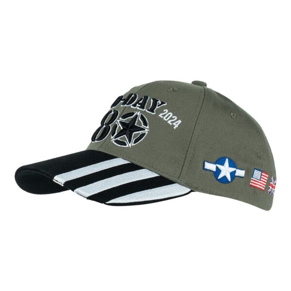 Baseball cap D Day 80 Years De Baseball cap D-Day 80 Years is een uniek eerbetoon aan 80 jaar D-Day. Met zijn gedetailleerde logo's, de tekst "Operation Overlord" en Invasion stripes, is deze verstelbare pet een echt collector's item voor liefhebbers van geschiedenis.