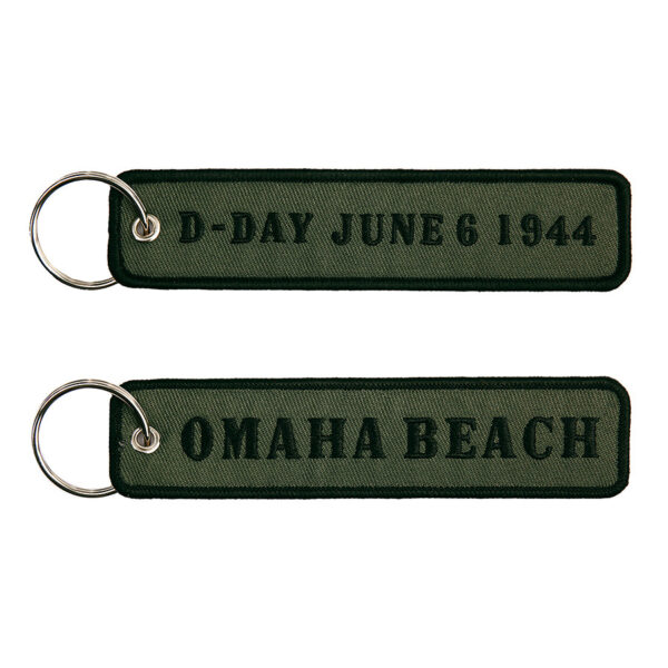 251305 1591 75 01 De Sleutelhanger D-Day Omaha Beach #84 is een stijlvolle en praktische accessoire, vervaardigd uit 100% duurzaam nylon. Met een afmeting van 12,5 x 3 cm is deze sleutelhanger perfect voor het organiseren van uw sleutels of als uniek geschenk. Beschikbaar in diverse kleuren, voegt deze sleutelhanger een militair tintje toe aan uw dagelijkse benodigdheden. Een must-have voor elke outdoor- en geschiedenisliefhebber.