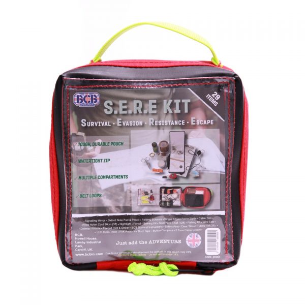 BCB S.E.R.E. KIT De S.E.R.E-set (Survival, Evasion, Resistance, Escape) van BCB bevat 29 essentiële items in een grote waterdichte hoes. Deze stevige en duurzame hoes is vervaardigd met 500D nylon stof en bevat een waterdichte ritssluiting die je kit droog houdt. Met een handvat en riemlussen ontvouwt dit pakket zich tot in meerdere compartimenten waardoor uw artikelen gemakkelijk te vinden zijn. Dit pakket is perfect voor het opslaan van al uw benodigdheden in voorbereiding voor alle overlevingssituaties en kan worden verpakt in een rugzak of een weekendtas. Inhoud: <ul> <li>Signaleringsspiegel</li> <li>Kleine blocnote en potlood</li> <li>Vouwschaar</li> <li>2x scheermessen met enkele rand</li> <li>2x kabelbinders</li> <li>90 cm wit nylon koord</li> <li>Micro LED-zaklamp</li> <li>Potlood</li> <li>Naaidoosje</li> <li>3,5 m gouden draad</li> <li>Noodgevallenset</li> <li>Draad handzaag</li> <li>Noodfluit</li> <li>Vuursteen vuursteen en spits</li> <li>1 m heldere siliconen slang</li> <li>6x veiligheidsspelden</li> <li>Kaars</li> <li>Knop kompas</li> <li>Overlevingsinstructies</li> <li>Duct tape</li> <li>Tweekleurige camo creamstick</li> </ul> Ontworpen en gemaakt in Groot-Brittannië. Afmetingen: 15cm x 14cm x 7cm. Gewicht: 388 g. Kleur: rood.