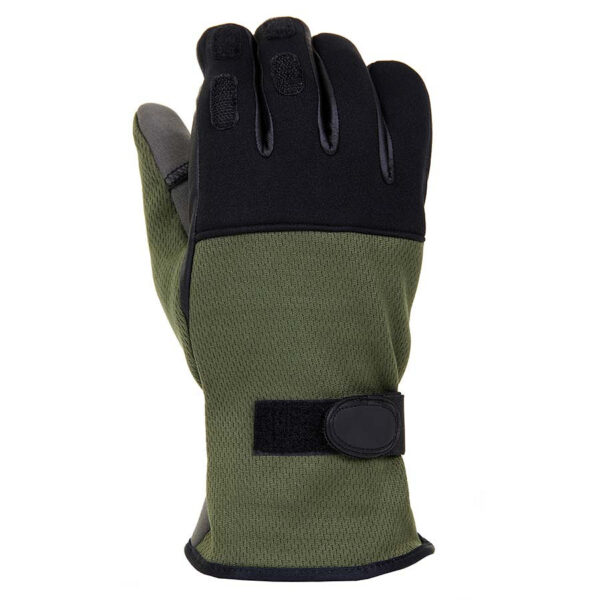 221231 11 01 <p>De Tactical neopreen handschoenen zijn ontworpen voor optimale functionaliteit in koude omstandigheden. Met wegklapbare vingertoppen op de duim, wijs- en middelvinger kunt u eenvoudig uw apparatuur, smartphone of wapens bedienen zonder de handschoenen uit te trekken. De klittenbandverstelling zorgt voor een perfecte pasvorm, terwijl de combinatie van neopreen, nylon, fleece en Rexion zorgt voor comfort en duurzaamheid. Verkrijgbaar in twee kleuren, deze handschoenen zijn de ideale keuze voor elke outdoor- of tactische activiteit.</p>