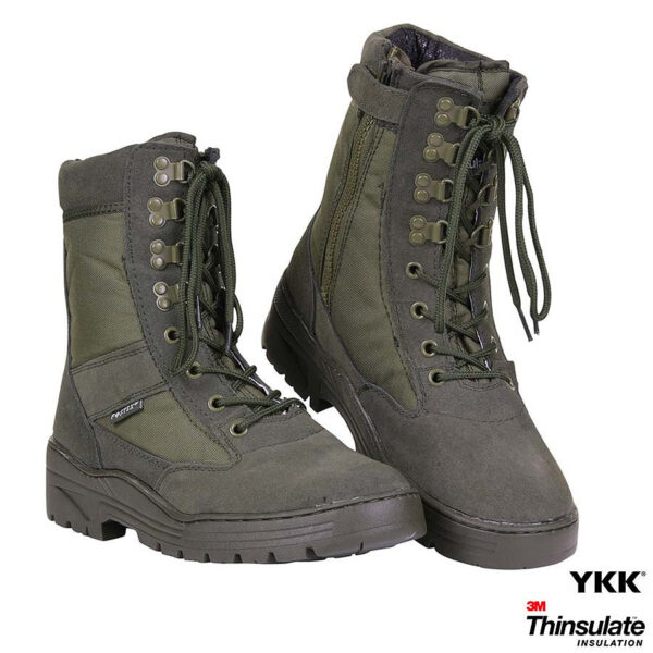 231172 11 02 <big>Sniper boots with YKK zipper</big> Ontdek de Kracht van Gemak en Prestaties met Sniper Schoenen met Rits De Sniper schoenen met rits zijn ontworpen voor professionals die op zoek zijn naar een schoen die heavy duty en lichtgewicht is en tegelijkertijd gemakkelijk aan en uit te trekken is. De rits-variant van de Sniper schoen zorgt voor extra gemak en comfort, zodat u zich volledig kunt concentreren op uw werk. De bovenkant van de schoen is gemaakt van 75% buffalo leer en 25% nylon, waardoor deze duurzaam en sterk is en bestand is tegen slijtage en schade. De voering van ademende KBTex en Thinsulate zorgen voor warmte en comfort, zelfs in de meest uitdagende omstandigheden. De Sniper schoenen met rits hebben een versterkte neus voor extra bescherming en een uitneembare binnenzool voor een perfecte pasvorm. De volledig opgevulde kraag zorgt voor extra comfort en bescherming tegen schuren en wrijving. De YKK rits maakt het gemakkelijk om de schoen aan en uit te trekken, terwijl de anti-slip en oliebestendige zool zorgt voor een veilige en stabiele grip op elke ondergrond. Als u op zoek bent naar een schoen die de kracht van gemak en prestaties combineert, dan zijn de Sniper schoenen met rits de ideale keuze voor u. Deze schoenen zijn perfect voor militairen, politieagenten, jagers en andere professionals die heavy duty en lichtgewicht schoeisel nodig hebben. Bestel nu uw paar Sniper schoenen met rits en ervaar de kracht van gemak en prestaties. <div><strong>Twijfel je over de maat, bestel dan één maatje groter. De schoenen vallen wat kleiner uit.</strong></div> <div></div> <div><a title="Maattabel" href="https://dedump.nl/wp-content/uploads/2024/11/Sniper-boots-with-YKK-zipper-maattabel.png" target="_blank" rel="noopener noreferrer"><button><span style="color: #ef471f;font-size: medium"><strong>Maattabel</strong></span></button></a></div> <div></div>