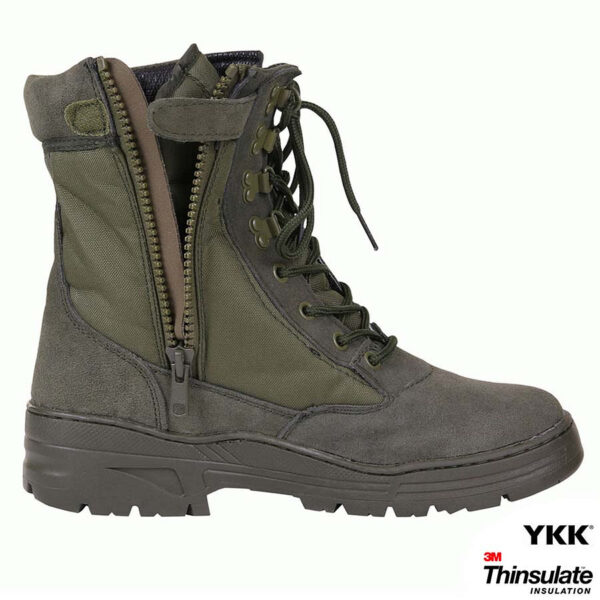 231172 11 03 <big>Sniper boots with YKK zipper</big> Ontdek de Kracht van Gemak en Prestaties met Sniper Schoenen met Rits De Sniper schoenen met rits zijn ontworpen voor professionals die op zoek zijn naar een schoen die heavy duty en lichtgewicht is en tegelijkertijd gemakkelijk aan en uit te trekken is. De rits-variant van de Sniper schoen zorgt voor extra gemak en comfort, zodat u zich volledig kunt concentreren op uw werk. De bovenkant van de schoen is gemaakt van 75% buffalo leer en 25% nylon, waardoor deze duurzaam en sterk is en bestand is tegen slijtage en schade. De voering van ademende KBTex en Thinsulate zorgen voor warmte en comfort, zelfs in de meest uitdagende omstandigheden. De Sniper schoenen met rits hebben een versterkte neus voor extra bescherming en een uitneembare binnenzool voor een perfecte pasvorm. De volledig opgevulde kraag zorgt voor extra comfort en bescherming tegen schuren en wrijving. De YKK rits maakt het gemakkelijk om de schoen aan en uit te trekken, terwijl de anti-slip en oliebestendige zool zorgt voor een veilige en stabiele grip op elke ondergrond. Als u op zoek bent naar een schoen die de kracht van gemak en prestaties combineert, dan zijn de Sniper schoenen met rits de ideale keuze voor u. Deze schoenen zijn perfect voor militairen, politieagenten, jagers en andere professionals die heavy duty en lichtgewicht schoeisel nodig hebben. Bestel nu uw paar Sniper schoenen met rits en ervaar de kracht van gemak en prestaties. <div><strong>Twijfel je over de maat, bestel dan één maatje groter. De schoenen vallen wat kleiner uit.</strong></div> <div></div> <div><a title="Maattabel" href="https://dedump.nl/wp-content/uploads/2024/11/Sniper-boots-with-YKK-zipper-maattabel.png" target="_blank" rel="noopener noreferrer"><button><span style="color: #ef471f;font-size: medium"><strong>Maattabel</strong></span></button></a></div> <div></div>