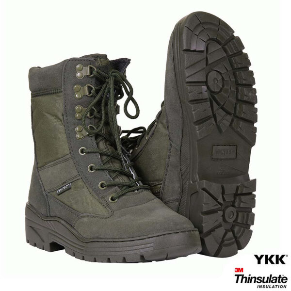 231172 11 06 <big>Sniper boots with YKK zipper</big> Ontdek de Kracht van Gemak en Prestaties met Sniper Schoenen met Rits De Sniper schoenen met rits zijn ontworpen voor professionals die op zoek zijn naar een schoen die heavy duty en lichtgewicht is en tegelijkertijd gemakkelijk aan en uit te trekken is. De rits-variant van de Sniper schoen zorgt voor extra gemak en comfort, zodat u zich volledig kunt concentreren op uw werk. De bovenkant van de schoen is gemaakt van 75% buffalo leer en 25% nylon, waardoor deze duurzaam en sterk is en bestand is tegen slijtage en schade. De voering van ademende KBTex en Thinsulate zorgen voor warmte en comfort, zelfs in de meest uitdagende omstandigheden. De Sniper schoenen met rits hebben een versterkte neus voor extra bescherming en een uitneembare binnenzool voor een perfecte pasvorm. De volledig opgevulde kraag zorgt voor extra comfort en bescherming tegen schuren en wrijving. De YKK rits maakt het gemakkelijk om de schoen aan en uit te trekken, terwijl de anti-slip en oliebestendige zool zorgt voor een veilige en stabiele grip op elke ondergrond. Als u op zoek bent naar een schoen die de kracht van gemak en prestaties combineert, dan zijn de Sniper schoenen met rits de ideale keuze voor u. Deze schoenen zijn perfect voor militairen, politieagenten, jagers en andere professionals die heavy duty en lichtgewicht schoeisel nodig hebben. Bestel nu uw paar Sniper schoenen met rits en ervaar de kracht van gemak en prestaties. <div><strong>Twijfel je over de maat, bestel dan één maatje groter. De schoenen vallen wat kleiner uit.</strong></div> <div></div> <div><a title="Maattabel" href="https://dedump.nl/wp-content/uploads/2024/11/Sniper-boots-with-YKK-zipper-maattabel.png" target="_blank" rel="noopener noreferrer"><button><span style="color: #ef471f;font-size: medium"><strong>Maattabel</strong></span></button></a></div> <div></div>