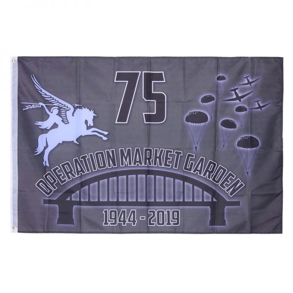447235 Vlag 75 jaar Operation Market Garden <big>Vlag Operation Market Garden 75 jaar Gemaakt van 100% polyester</big> <big><strong>Afmeting; </strong>1 X 1,5 m</big>