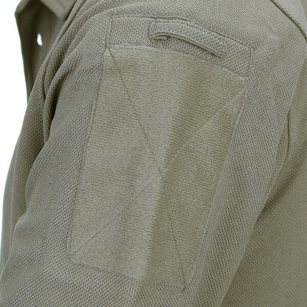 133406 11 04 Tactical polo Quick Dry van 100% polyester Groen. Optimale bewegingsvrijheid door de zachte stretch stof. Quick Dry materiaal is sneldrogend en vochtregulerend. Beide mouwen zijn voorzien van een pennen vakje. Tevens zit er op de linker mouw klittenband. <a title="Maattabel" href="https://dedump.nl/wp-content/uploads/2022/06/133406-Tactical-polo-Quick-Dry-lange-mouw-maattabel.pdf" target="_blank" rel="noopener noreferrer"><button><span style="color: #ef471f; font-size: medium;"><strong>Maattabel</strong></span></button></a>