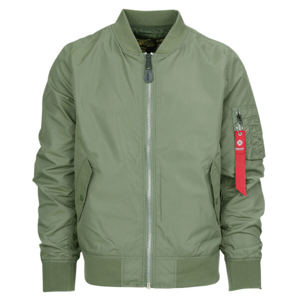 121420 11 01 <strong>De Fostex Garments® MA-1 Commander Summer Bomber Jack</strong> is een stijlvolle, moderne interpretatie van de iconische bomberjacks die oorspronkelijk werden gedragen door piloten van de <strong>U.S. Air Force</strong> en <strong>U.S. Navy</strong> in de jaren ’50. Met een <strong>slim-fit design</strong> en een comfortabele pasvorm is dit jack ideaal voor casual gebruik tijdens het <strong>tussenseizoen</strong> of op koudere zomerdagen. De bomber jas is niet alleen praktisch maar ook trendy, en is een vaste waarde in het hedendaagse straatbeeld. Het lichte ontwerp en de duurzame materialen maken dit jack perfect voor dagelijks gebruik, terwijl de details zoals de <strong>"Remove Before Flight"-sleutelhanger</strong> en het <strong>MA-1 mouwzakje</strong> zorgen voor een authentieke uitstraling. <a title="Maattabel" href="https://dedump.nl/wp-content/uploads/2022/12/121420-MA-1-summer-bomber-jack-maattabel.pdf" target="_blank" rel="noopener noreferrer"><button><span style="color: #ef471f;font-size: medium"><strong>Maattabel</strong></span></button></a>