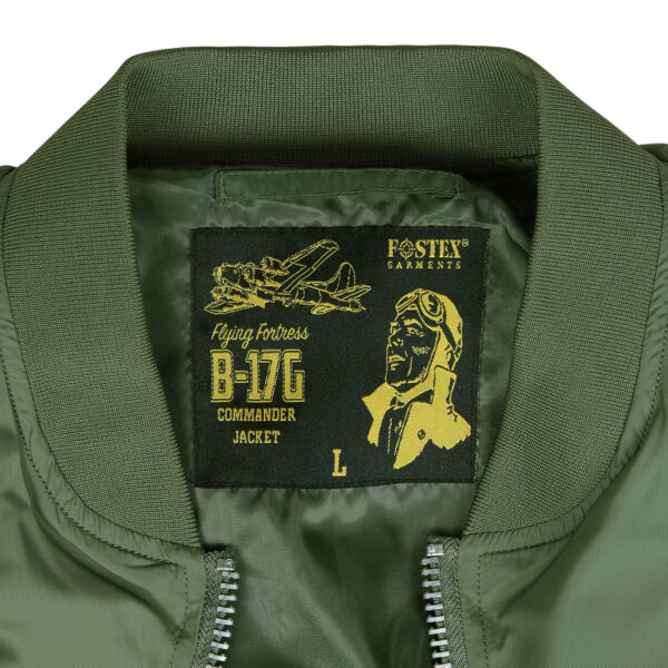 121420 11 04 <strong>De Fostex Garments® MA-1 Commander Summer Bomber Jack</strong> is een stijlvolle, moderne interpretatie van de iconische bomberjacks die oorspronkelijk werden gedragen door piloten van de <strong>U.S. Air Force</strong> en <strong>U.S. Navy</strong> in de jaren ’50. Met een <strong>slim-fit design</strong> en een comfortabele pasvorm is dit jack ideaal voor casual gebruik tijdens het <strong>tussenseizoen</strong> of op koudere zomerdagen. De bomber jas is niet alleen praktisch maar ook trendy, en is een vaste waarde in het hedendaagse straatbeeld. Het lichte ontwerp en de duurzame materialen maken dit jack perfect voor dagelijks gebruik, terwijl de details zoals de <strong>"Remove Before Flight"-sleutelhanger</strong> en het <strong>MA-1 mouwzakje</strong> zorgen voor een authentieke uitstraling. <a title="Maattabel" href="https://dedump.nl/wp-content/uploads/2022/12/121420-MA-1-summer-bomber-jack-maattabel.pdf" target="_blank" rel="noopener noreferrer"><button><span style="color: #ef471f;font-size: medium"><strong>Maattabel</strong></span></button></a>