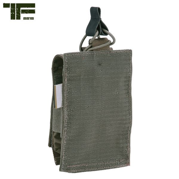 111359544 TF 2215 M4AK pistol pouch 5 61 <big><strong>Task Force 2215® M4/AK Pistol Pouch</strong></big> <big>Deze M4-AK-Pistol Pouch kan bevestigd worden op ons Modular Vest en Rig, maar ook op andere vesten en platen die over klittenband beschikken.</big> <strong>Materiaal:</strong> 100% Cordura 500 DEN. <strong>Kenmerken:</strong> <ul> <li><big>Gemaakt van duurzaam 500D Cordura materiaal</big></li> <li><big>Sterk klittenband rugpaneel</big></li> <li><big>Kan één keer een M4/AK magazijn dragen en twee pistoolmagazijnen</big></li> <li><big>Flappen met klittenbandsluiting</big></li> </ul> <img class="" src="https://www.mupload.nl/img/lwkaai.png" alt="" width="100" height="53" /><img src="https://static.wixstatic.com/media/01c654_09e0c314f80d42249d1a491f181a41f7~mv2.png/v1/fill/w_138,h_54,al_c,q_80,usm_0.66_1.00_0.01/Cordura.webp" alt="Cordura" /> Coyote <a href="https://dedump.nl/wp-content/uploads/2019/07/coyote_112.jpg"><img class="alignnone size-full wp-image-22518" src="https://dedump.nl/wp-content/uploads/2019/07/coyote_112.jpg" alt="" width="50" height="50" /></a> Ranger Green <a href="https://dedump.nl/wp-content/uploads/2019/07/forest-green.jpg"><img class="alignnone size-full wp-image-18943" src="https://dedump.nl/wp-content/uploads/2019/07/forest-green.jpg" alt="" width="171" height="26" /></a>