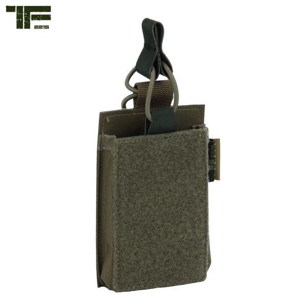111359553 TF 2215 Single M4 pouch 46471 <big><strong>Task Force 2215® Single M4 Pouch</strong> ​Deze Single M4 Pouch kan bevestigd worden op het TF-2215 Modular Vest en Rig, maar ook op andere vesten en platen die over klittenband beschikken. Ontwikkeld om één M4 magazijnen te dragen.</big> <strong>Materiaal: </strong>100% Cordura 500 DEN. <strong>Kenmerken:</strong> <ul> <li><big>Gemaakt van duurzaam 500D Cordura materiaal</big></li> <li><big>Sterk klittenband rugpaneel</big></li> <li><big>Zeer compacte en lichte magazijn pouch</big></li> <li><big>Kan twee M4 magazijnen dragen</big></li> <li><big>Klittenband panelen om je team-ID op te plaatsen of andere patches</big></li> <li><big>Bungee cords met Hypalon pullers voor de zekering van de magazijnen</big></li> </ul> <img class="" src="https://www.mupload.nl/img/lwkaai.png" alt="" width="100" height="53" /><img src="https://static.wixstatic.com/media/01c654_09e0c314f80d42249d1a491f181a41f7~mv2.png/v1/fill/w_138,h_54,al_c,q_80,usm_0.66_1.00_0.01/Cordura.webp" alt="Cordura" /> Coyote <a href="https://dedump.nl/wp-content/uploads/2019/07/coyote_112.jpg"><img class="alignnone size-full wp-image-22518" src="https://dedump.nl/wp-content/uploads/2019/07/coyote_112.jpg" alt="" width="50" height="50" /></a> Ranger Green <a href="https://dedump.nl/wp-content/uploads/2019/07/forest-green.jpg"><img class="alignnone size-full wp-image-18943" src="https://dedump.nl/wp-content/uploads/2019/07/forest-green.jpg" alt="" width="171" height="26" /></a>