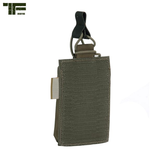 111359553 TF 2215 Single M4 pouch 46472 <big><strong>Task Force 2215® Single M4 Pouch</strong> ​Deze Single M4 Pouch kan bevestigd worden op het TF-2215 Modular Vest en Rig, maar ook op andere vesten en platen die over klittenband beschikken. Ontwikkeld om één M4 magazijnen te dragen.</big> <strong>Materiaal: </strong>100% Cordura 500 DEN. <strong>Kenmerken:</strong> <ul> <li><big>Gemaakt van duurzaam 500D Cordura materiaal</big></li> <li><big>Sterk klittenband rugpaneel</big></li> <li><big>Zeer compacte en lichte magazijn pouch</big></li> <li><big>Kan twee M4 magazijnen dragen</big></li> <li><big>Klittenband panelen om je team-ID op te plaatsen of andere patches</big></li> <li><big>Bungee cords met Hypalon pullers voor de zekering van de magazijnen</big></li> </ul> <img class="" src="https://www.mupload.nl/img/lwkaai.png" alt="" width="100" height="53" /><img src="https://static.wixstatic.com/media/01c654_09e0c314f80d42249d1a491f181a41f7~mv2.png/v1/fill/w_138,h_54,al_c,q_80,usm_0.66_1.00_0.01/Cordura.webp" alt="Cordura" /> Coyote <a href="https://dedump.nl/wp-content/uploads/2019/07/coyote_112.jpg"><img class="alignnone size-full wp-image-22518" src="https://dedump.nl/wp-content/uploads/2019/07/coyote_112.jpg" alt="" width="50" height="50" /></a> Ranger Green <a href="https://dedump.nl/wp-content/uploads/2019/07/forest-green.jpg"><img class="alignnone size-full wp-image-18943" src="https://dedump.nl/wp-content/uploads/2019/07/forest-green.jpg" alt="" width="171" height="26" /></a>