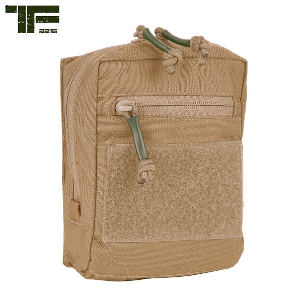 1359550 TF 2215 Admin pouch 18 <big><strong>Task Force 2215® Admin Pouch</strong> Deze TF-2215 Admin Pouch kan bevestigd worden op het TF-2215 Modular Vest en de TF-2215 Rig, maar ook op andere vesten en carriers die over klittenband beschikken.</big> <strong>Materiaal: </strong>100% Cordura 500 DEN. <strong>Kenmerken:</strong> <ul> <li><big>Gemaakt van duurzaam 500D Cordura materiaal</big></li> <li><big>YKK ritsen</big></li> <li><big>Sterk klittenband paneel (8 x 12 cm) om je team-ID op te plaatsen of andere patches</big></li> <li><big>Meerdere opbergvakjes voor bijvoorbeeld je paspoort of medicijnen etc.</big></li> </ul> <img class="" src="https://www.mupload.nl/img/lwkaai.png" alt="" width="100" height="53" /><img src="https://static.wixstatic.com/media/01c654_09e0c314f80d42249d1a491f181a41f7~mv2.png/v1/fill/w_138,h_54,al_c,q_80,usm_0.66_1.00_0.01/Cordura.webp" alt="Cordura" /> Coyote <a href="https://dedump.nl/wp-content/uploads/2019/07/coyote_112.jpg"><img class="alignnone size-full wp-image-22518" src="https://dedump.nl/wp-content/uploads/2019/07/coyote_112.jpg" alt="" width="50" height="50" /></a> Ranger Green <a href="https://dedump.nl/wp-content/uploads/2019/07/forest-green.jpg"><img class="alignnone size-full wp-image-18943" src="https://dedump.nl/wp-content/uploads/2019/07/forest-green.jpg" alt="" width="171" height="26" /></a>