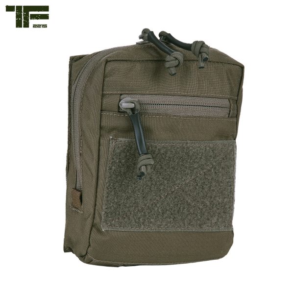 1359550 TF 2215 Admin pouch 181 <big><strong>Task Force 2215® Admin Pouch</strong> Deze TF-2215 Admin Pouch kan bevestigd worden op het TF-2215 Modular Vest en de TF-2215 Rig, maar ook op andere vesten en carriers die over klittenband beschikken.</big> <strong>Materiaal: </strong>100% Cordura 500 DEN. <strong>Kenmerken:</strong> <ul> <li><big>Gemaakt van duurzaam 500D Cordura materiaal</big></li> <li><big>YKK ritsen</big></li> <li><big>Sterk klittenband paneel (8 x 12 cm) om je team-ID op te plaatsen of andere patches</big></li> <li><big>Meerdere opbergvakjes voor bijvoorbeeld je paspoort of medicijnen etc.</big></li> </ul> <img class="" src="https://www.mupload.nl/img/lwkaai.png" alt="" width="100" height="53" /><img src="https://static.wixstatic.com/media/01c654_09e0c314f80d42249d1a491f181a41f7~mv2.png/v1/fill/w_138,h_54,al_c,q_80,usm_0.66_1.00_0.01/Cordura.webp" alt="Cordura" /> Coyote <a href="https://dedump.nl/wp-content/uploads/2019/07/coyote_112.jpg"><img class="alignnone size-full wp-image-22518" src="https://dedump.nl/wp-content/uploads/2019/07/coyote_112.jpg" alt="" width="50" height="50" /></a> Ranger Green <a href="https://dedump.nl/wp-content/uploads/2019/07/forest-green.jpg"><img class="alignnone size-full wp-image-18943" src="https://dedump.nl/wp-content/uploads/2019/07/forest-green.jpg" alt="" width="171" height="26" /></a>