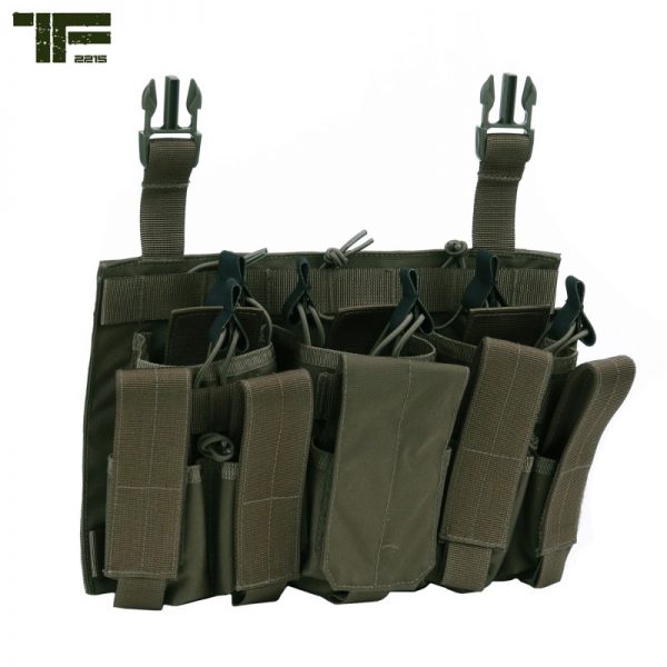 359545 TF 2215 Fast attach pouch1 <big><strong>Task Force 2215® Fast Attach Pouch</strong> Deze Fast Attach Pouch kan bevestigd worden op ons Modular Vest en Rig, maar ook op andere vesten en platen die over klittenband beschikken.</big> <strong>Materiaal: </strong>100% Cordura Nylon 500 DEN. <strong>Kleuren:</strong> Ranger green en Coyote <strong>Kenmerken:</strong> <ul> <li><big>Gemaakt van duurzaam 500D Cordura materiaal</big></li> <li><big>Sterk klittenband rugpaneel + gespen</big></li> <li><big>Kan 3 x M4 magazijnen en 3 x pistoolmagazijnen dragen</big></li> <li><big>Flappen met klittenbandsluiting</big></li> </ul> <img class="" src="https://www.mupload.nl/img/lwkaai.png" alt="" width="100" height="53" /><img src="https://static.wixstatic.com/media/01c654_09e0c314f80d42249d1a491f181a41f7~mv2.png/v1/fill/w_138,h_54,al_c,q_80,usm_0.66_1.00_0.01/Cordura.webp" alt="Cordura" /> Coyote <a href="https://dedump.nl/wp-content/uploads/2019/07/coyote_112.jpg"><img class="alignnone size-full wp-image-22518" src="https://dedump.nl/wp-content/uploads/2019/07/coyote_112.jpg" alt="" width="50" height="50" /></a> Ranger Green <a href="https://dedump.nl/wp-content/uploads/2019/07/forest-green.jpg"><img class="alignnone size-full wp-image-18943" src="https://dedump.nl/wp-content/uploads/2019/07/forest-green.jpg" alt="" width="171" height="26" /></a>